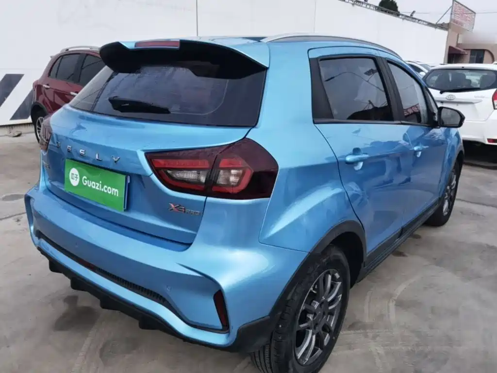 Фото 7 - Geely Vision X3