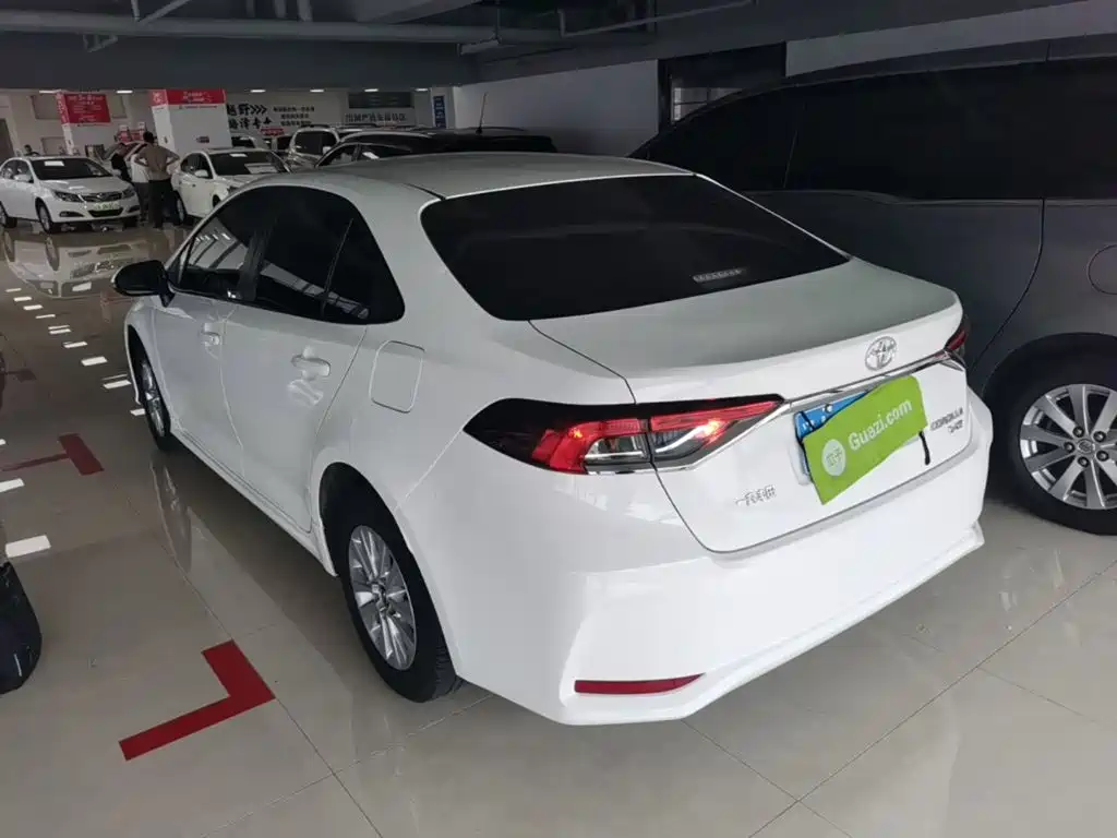 Фото 5 - Toyota Corolla