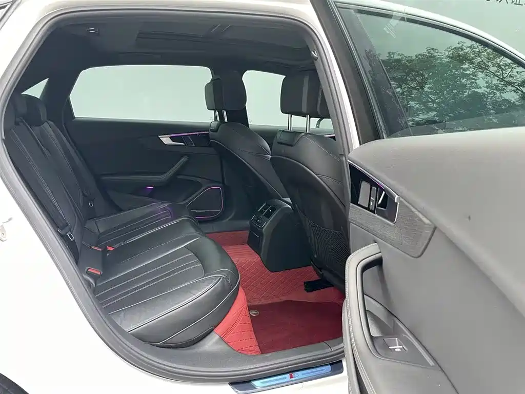 Audi A4L 2023 40 TFSI Luxury Sport фото 14