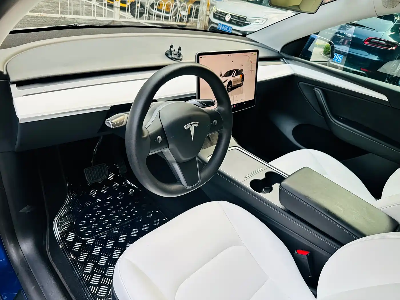 Photo 13 - Tesla Model Y