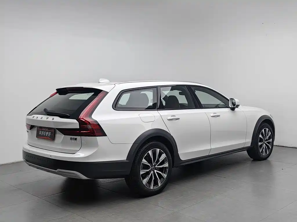 2026 Volvo V90
