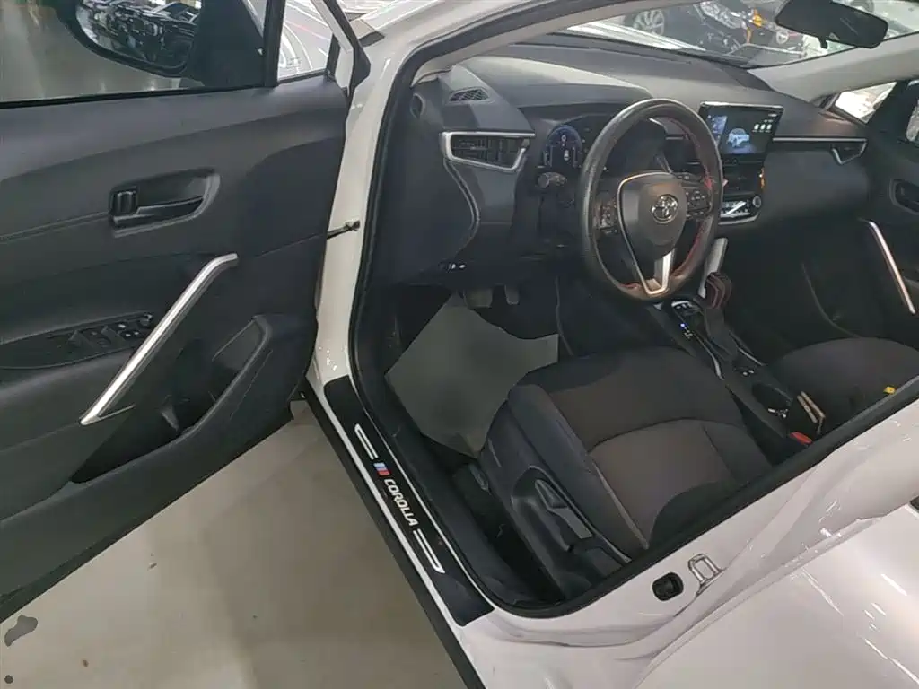Toyota Frontlander 2023 2.0L CVT Leading Edition фото 16
