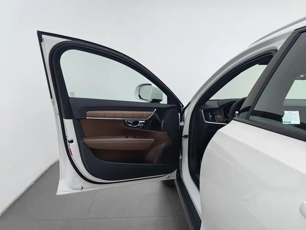Volvo V90 2026 2025 Cross Country B5 AWD Smart Elite Edition