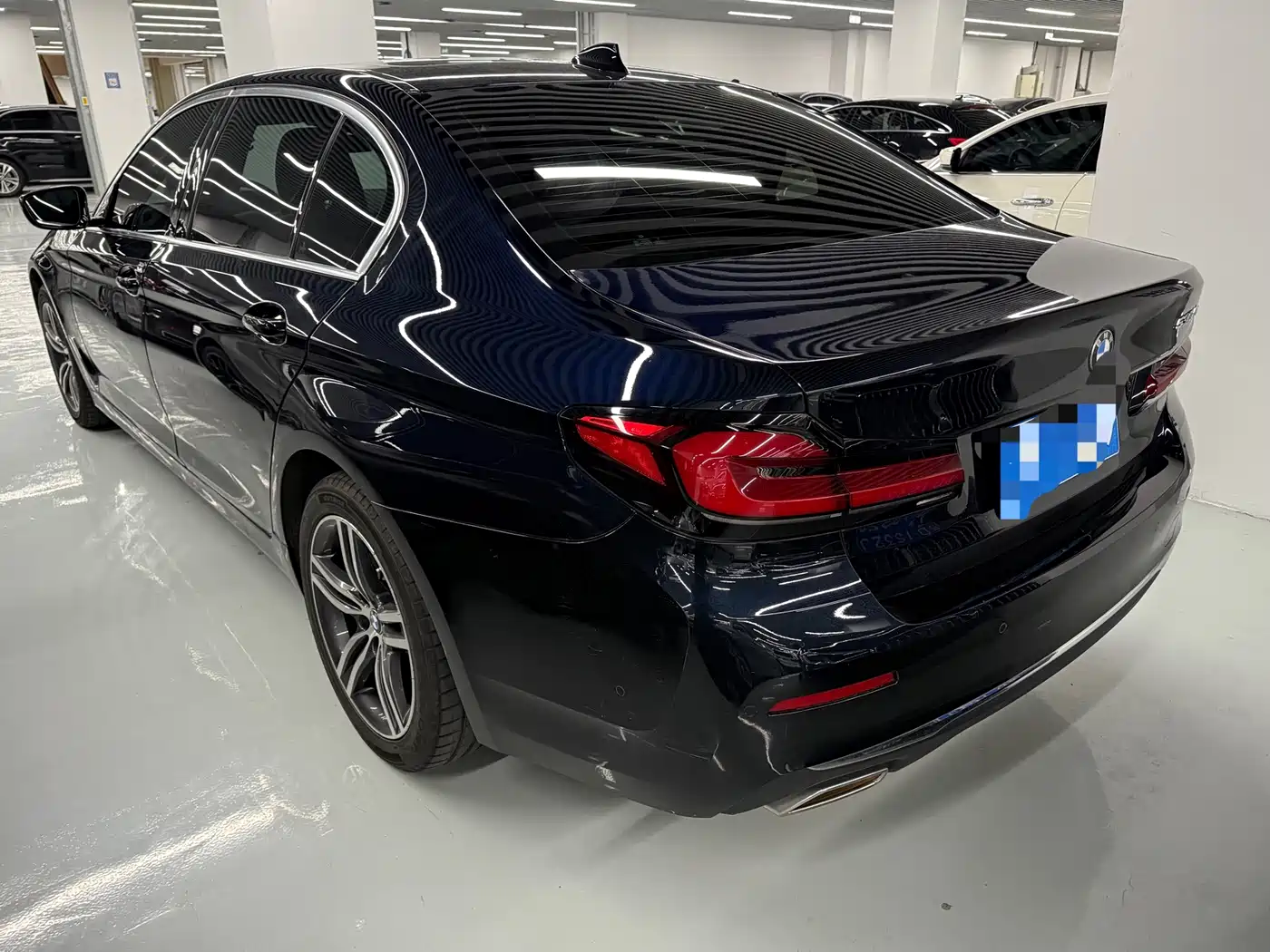 BMW 5 Series 2023 530Li Leading M Sport Package фото 15
