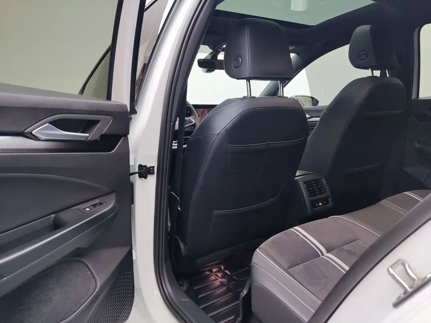 Volkswagen Golf 2023 280TSI DSG R-Line Lite фото 9