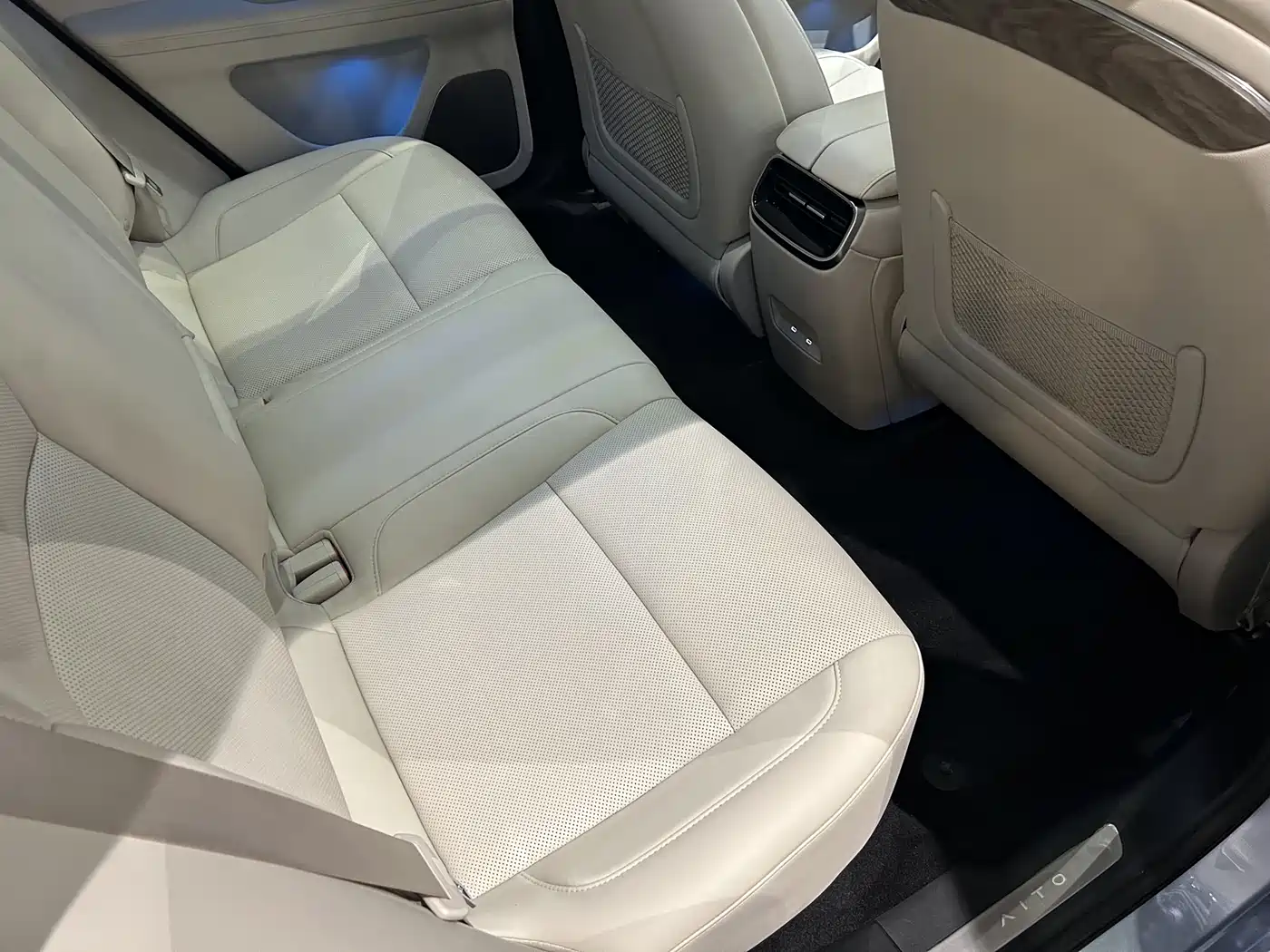 AITO Wenjie AITO M5 2022 Extended Range AWD Flagship фото 12