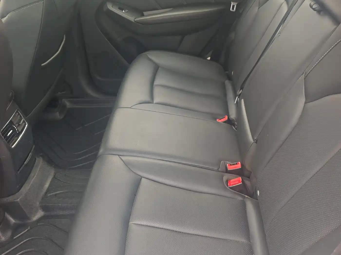 Фото 8 - Roewe RX5