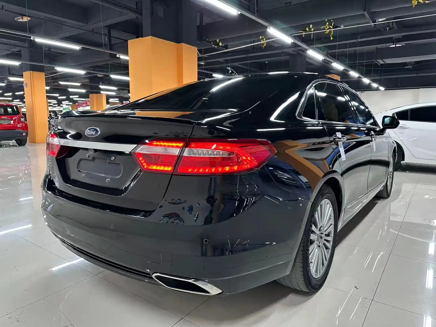 FORD TAURUS