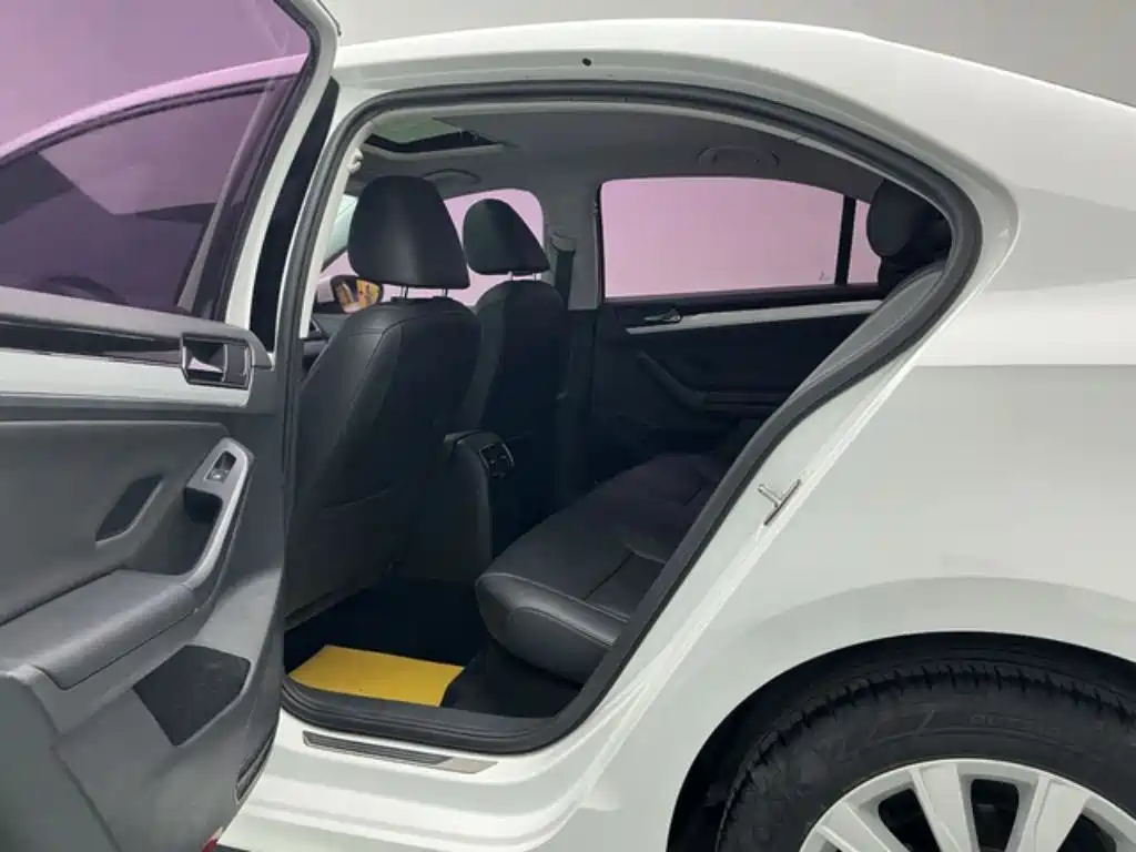 Volkswagen Sagitar 2015 230TSI Automatic Comfort фото 8