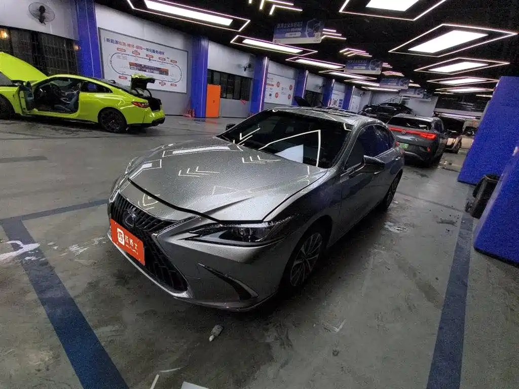Lexus ES 2021 300h Excellence Edition