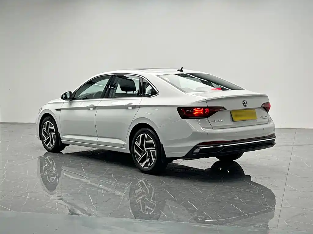 Photo 4 - Volkswagen Sagitar