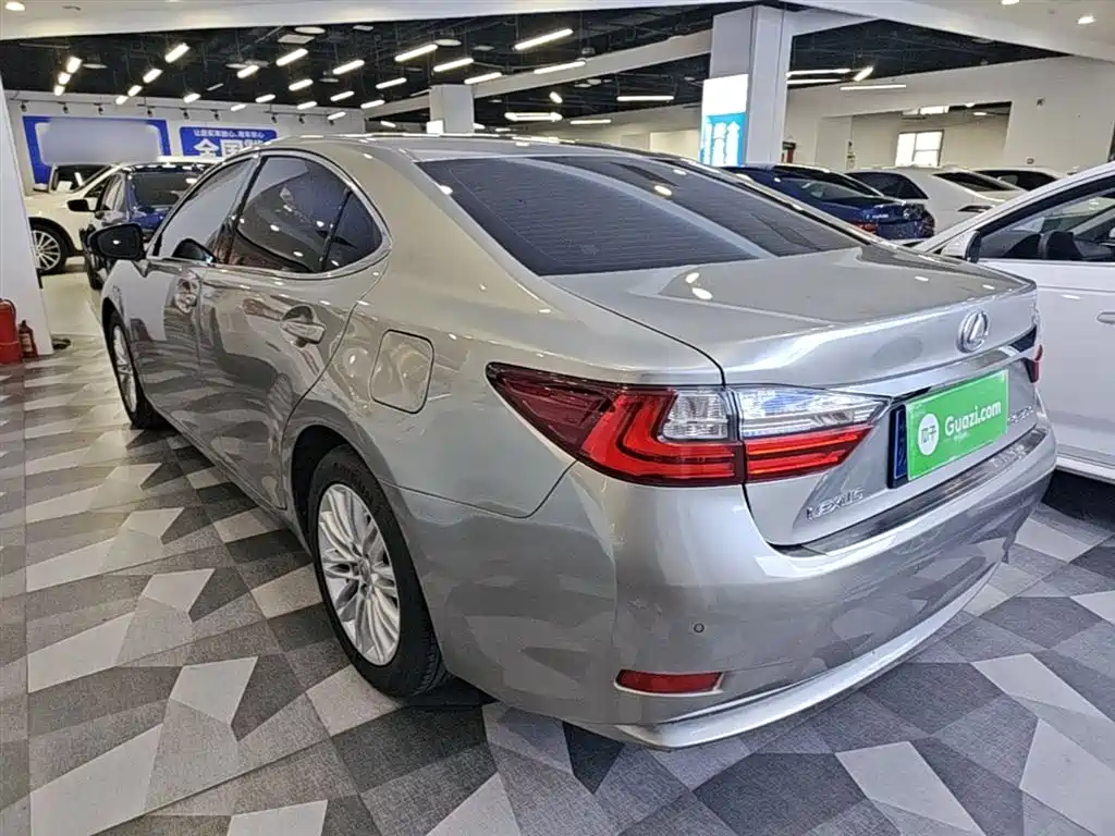 Lexus ES 2015 250 Elegance Edition фото 5