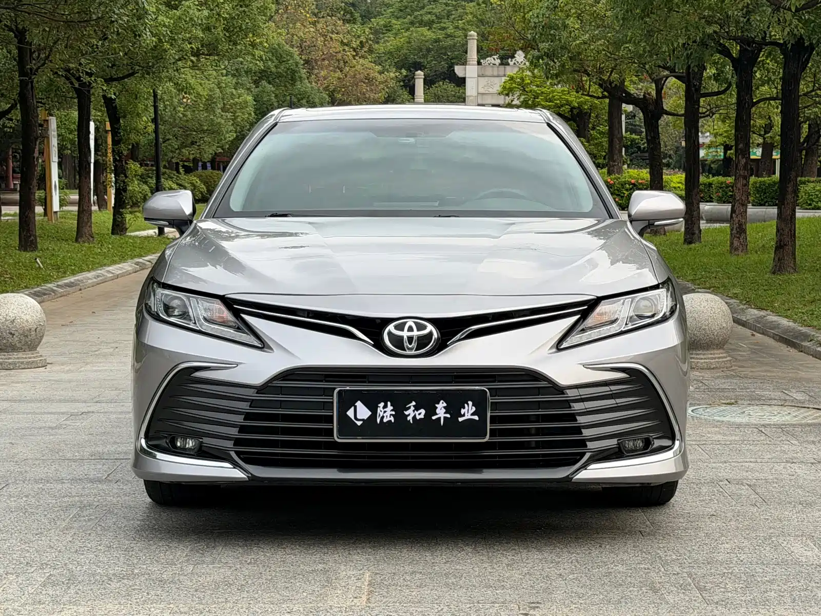 Photo 2 - Toyota Camry