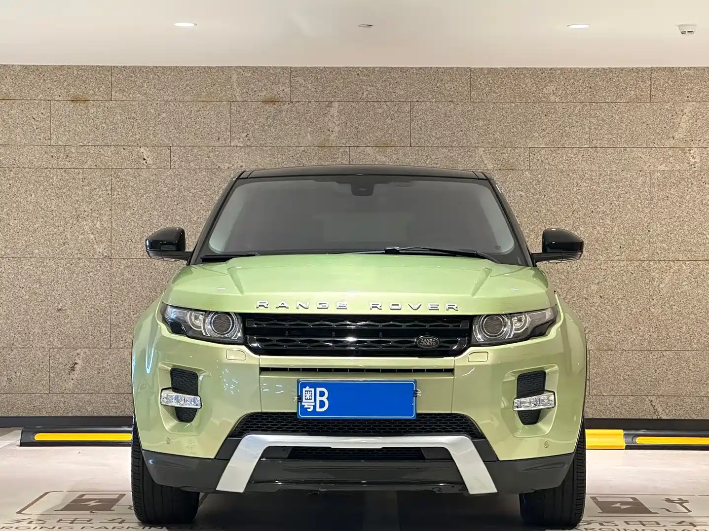 Photo 2 - Land Rover Range Rover Evoque (Import)