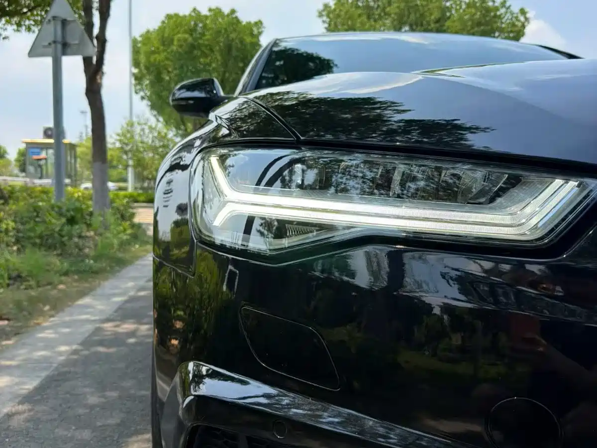 Фото 7 - Audi A6L