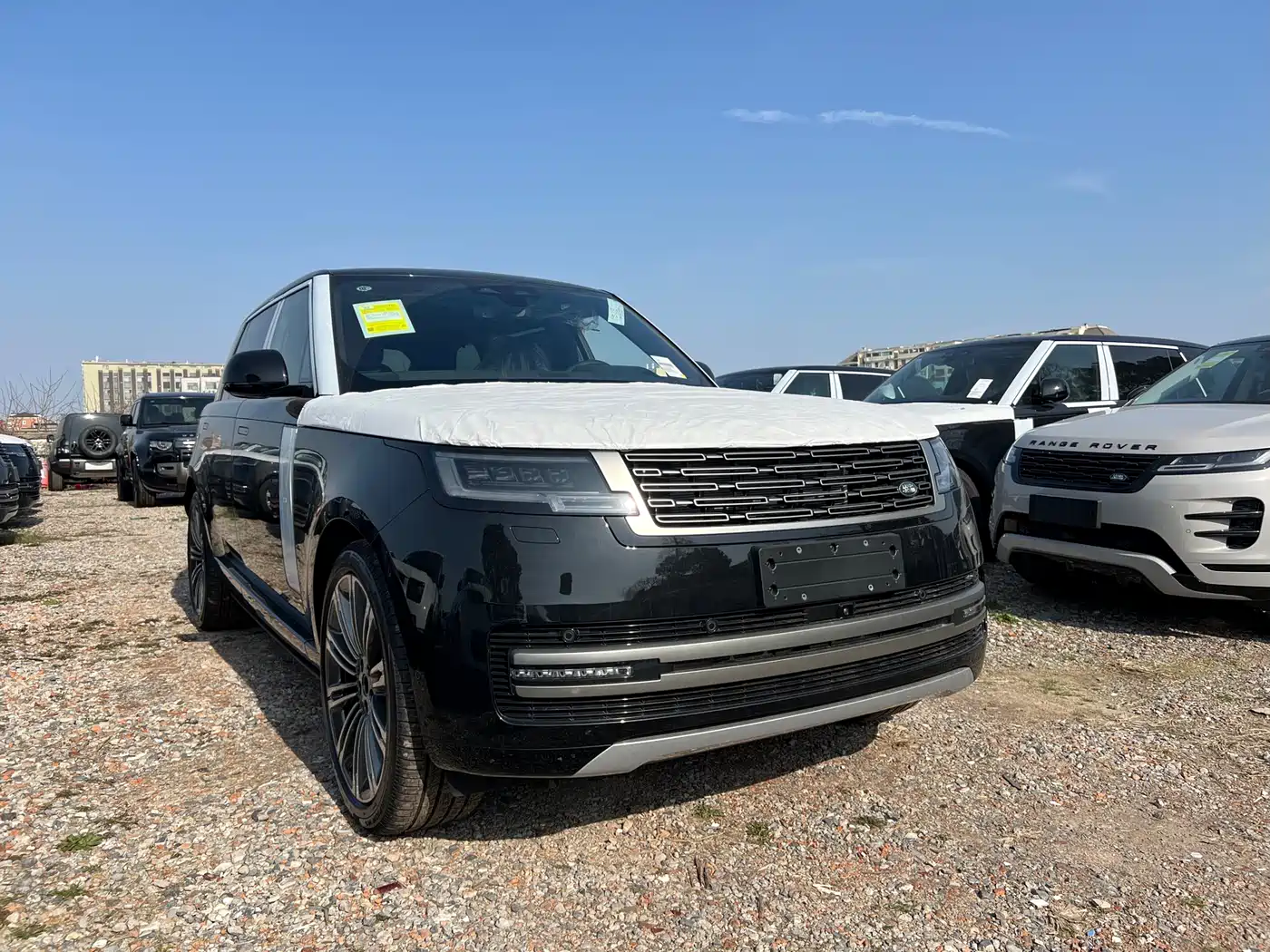 Land Rover Range Rover 2026 Model 3.0 L6 400PS SE Long Wheelbase Version фото 3