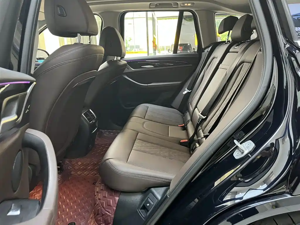 BMW iX3 2022 Leading Edition фото 16