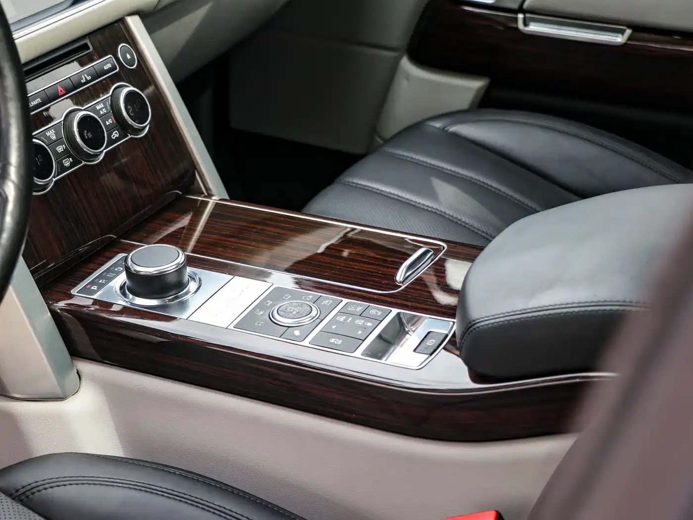 Land Rover Range Rover 2014 Facelift 3.0 SC V6 Vogue фото 14