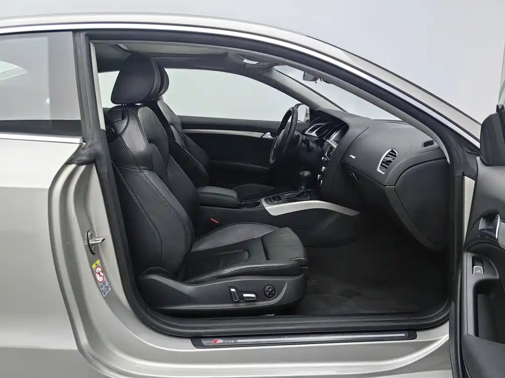 Photo 23 - Audi A5 (Import)