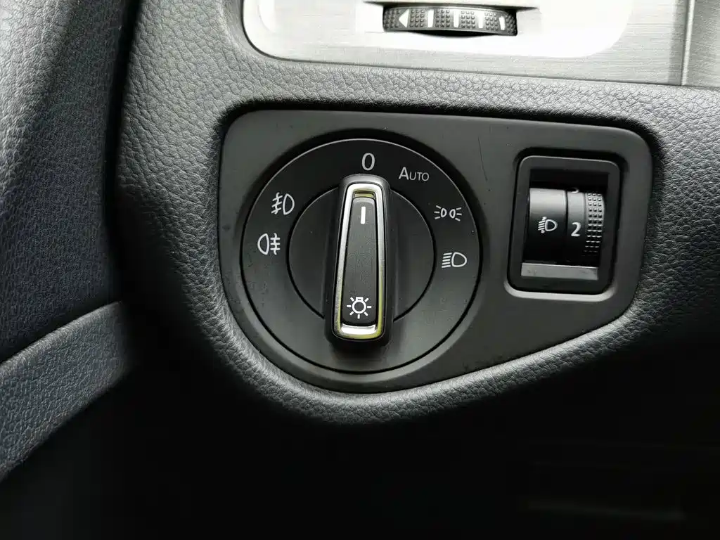 Фото 21 - Volkswagen Golf