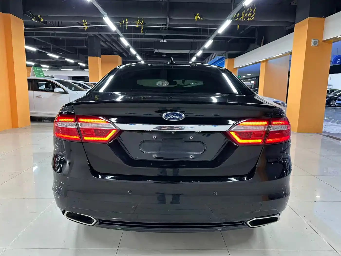 FORD TAURUS