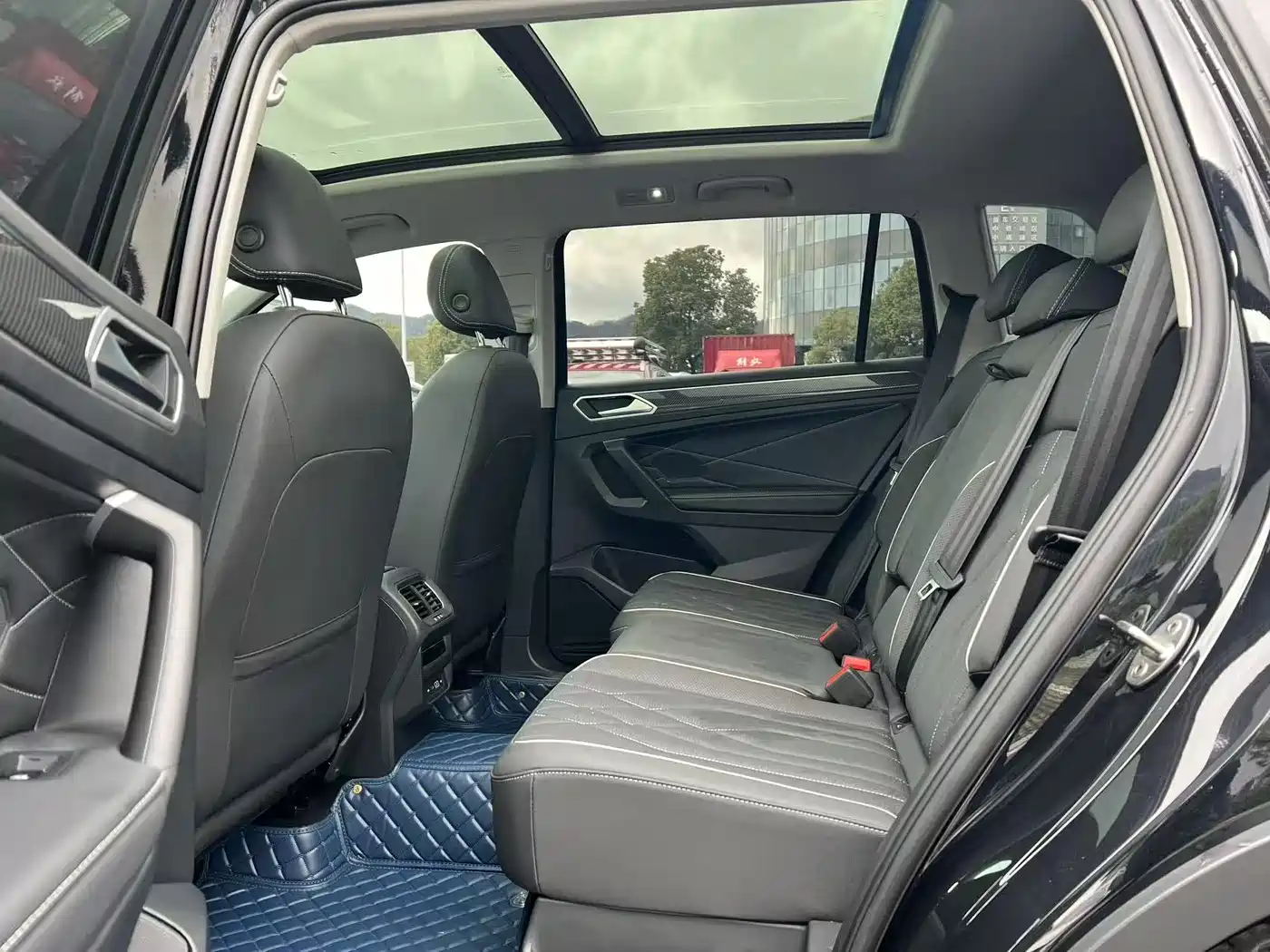 Volkswagen Tiguan L 2022 330TSI Auto 2WD R-Line Premium Edition фото 8