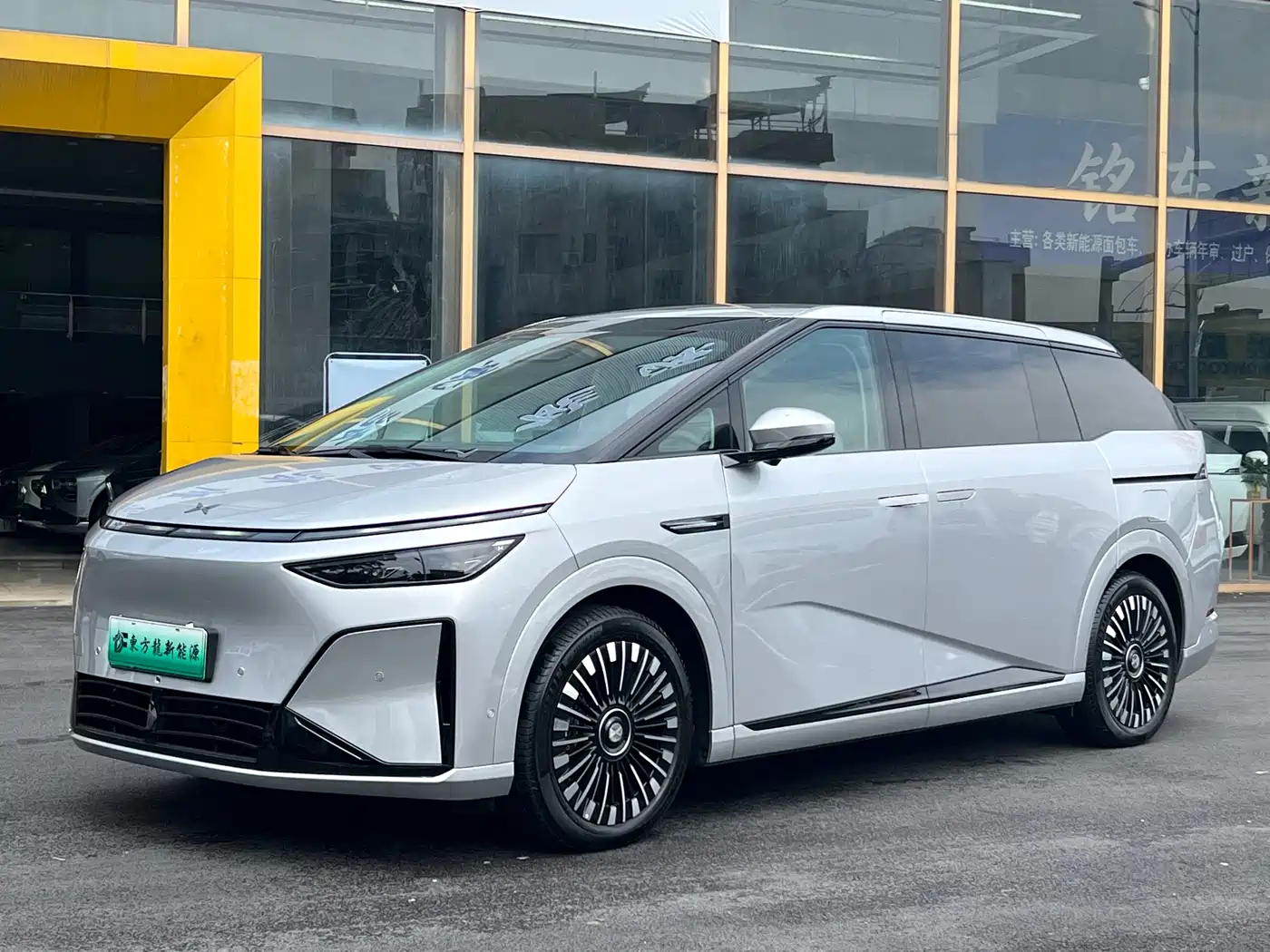 XPeng X9 2025 Extended Range Edition