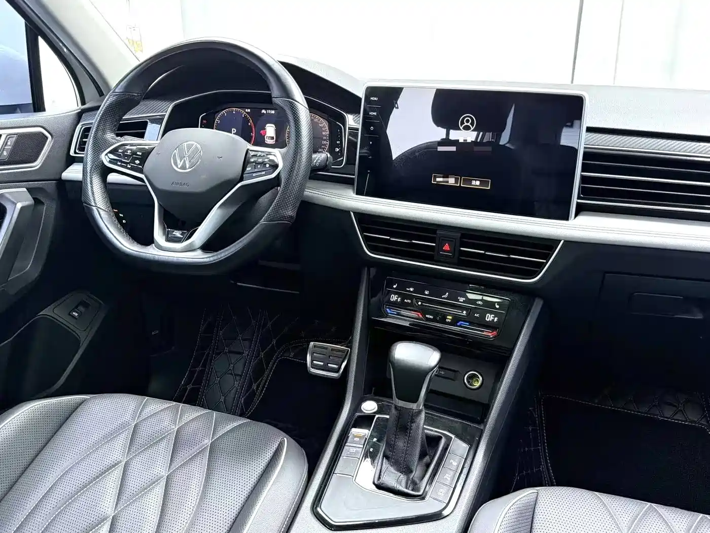 Volkswagen Tiguan L 2022 330TSI Auto 2WD R-Line Premium Edition фото 4