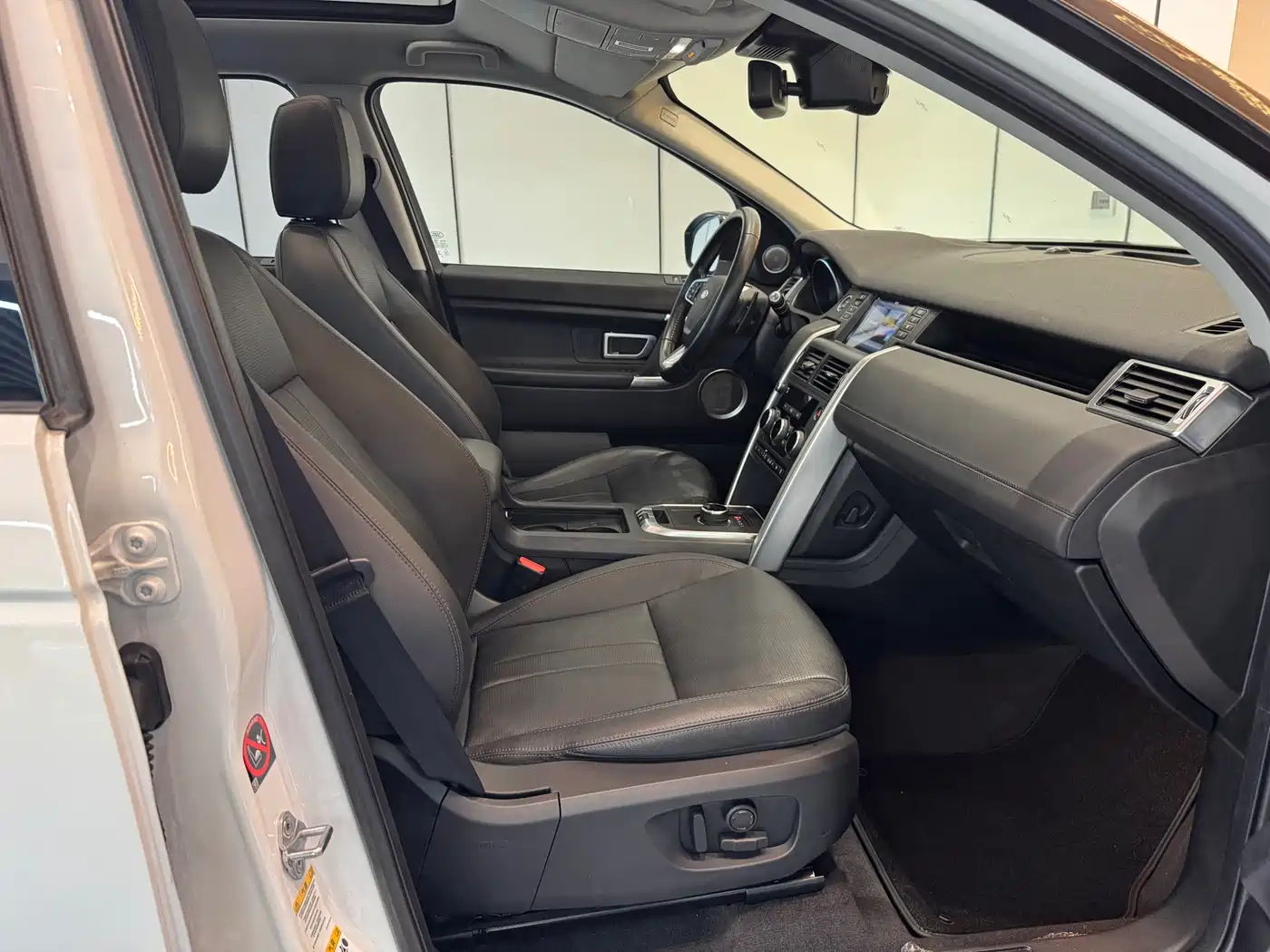 Land Rover Discovery Sport 2018 240PS SE Edition фото 11