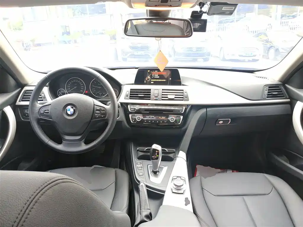 BMW 3 Series 2016 320i Fashion Model фото 10