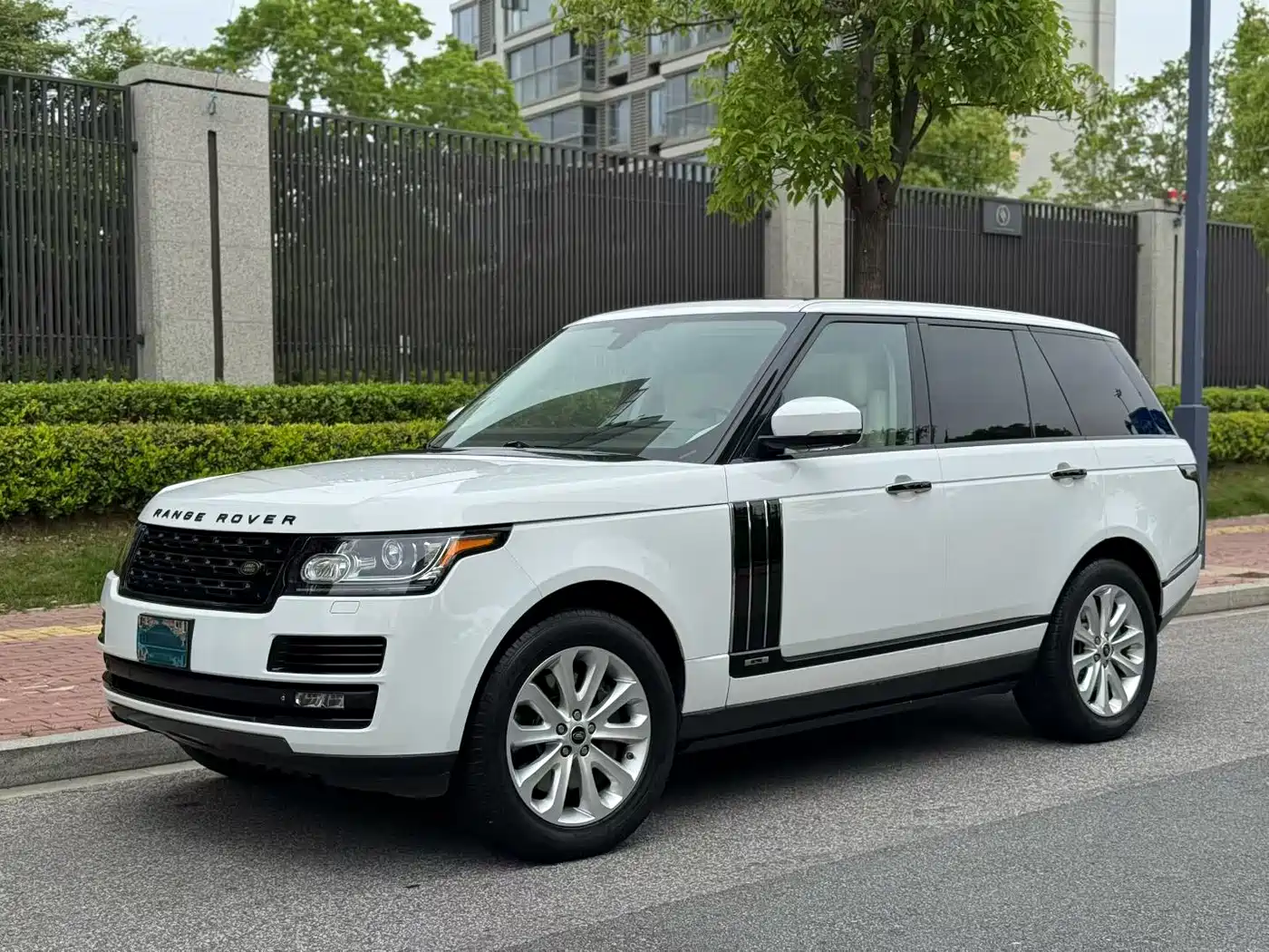 Land Rover Range Rover 2013 NA 5.0 V8 Vogue SE