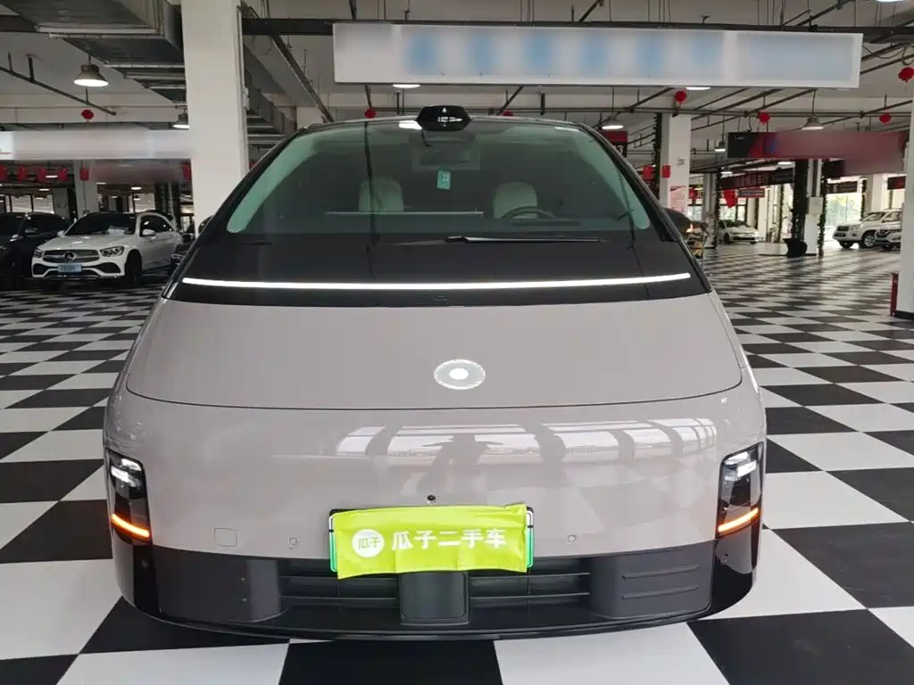 Photo 3 - Li Auto MEGA