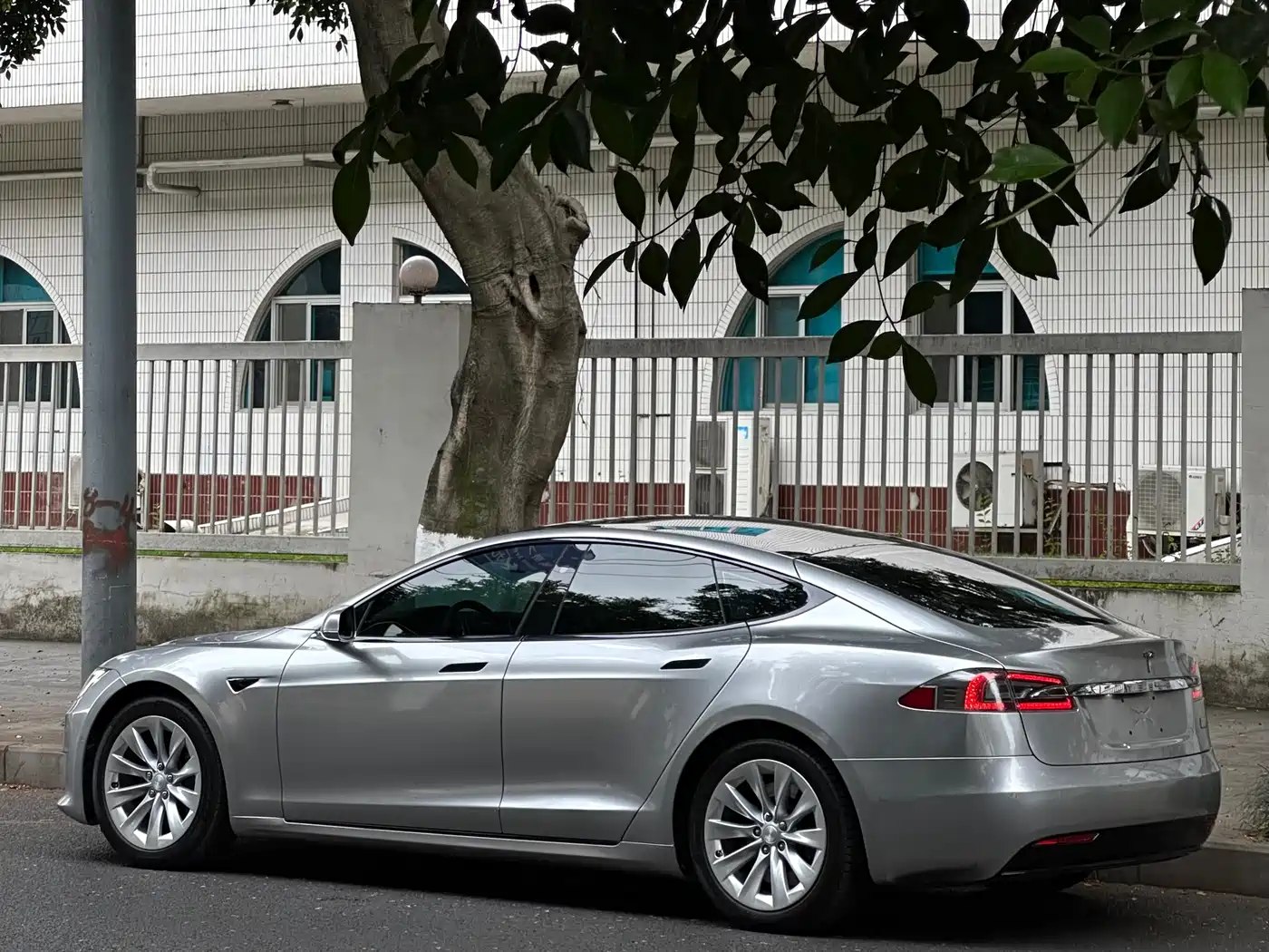 TESLA MODEL S