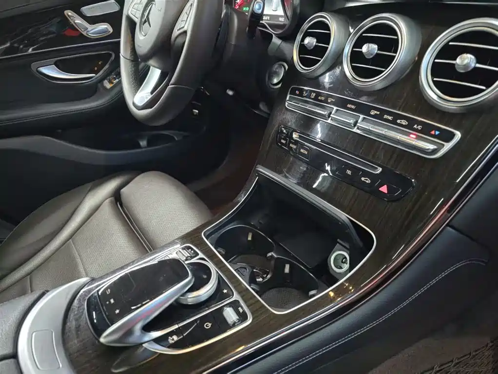 Mercedes-Benz GLC 2018 Facelift GLC 260 4MATIC Dynamic фото 14