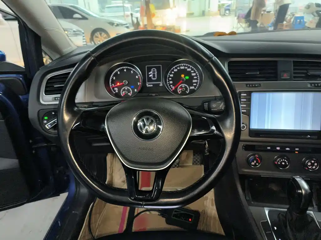 Фото 7 - Volkswagen Golf