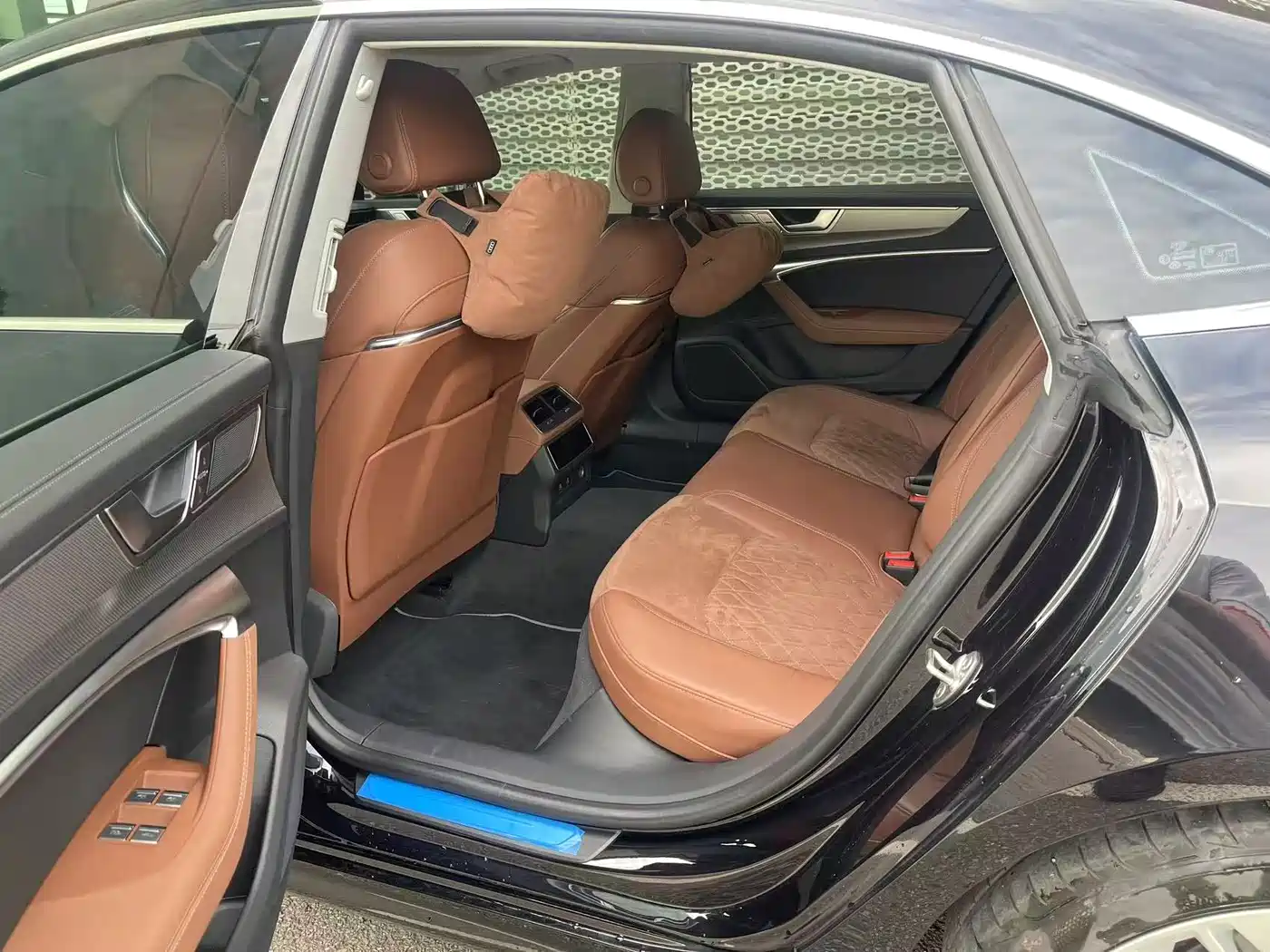 Фото 7 - Audi A7L