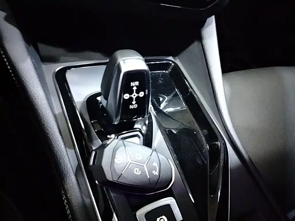 Lynk & Co 02 2021 1.5TD DCT 2WD Power Champion Edition фото 14