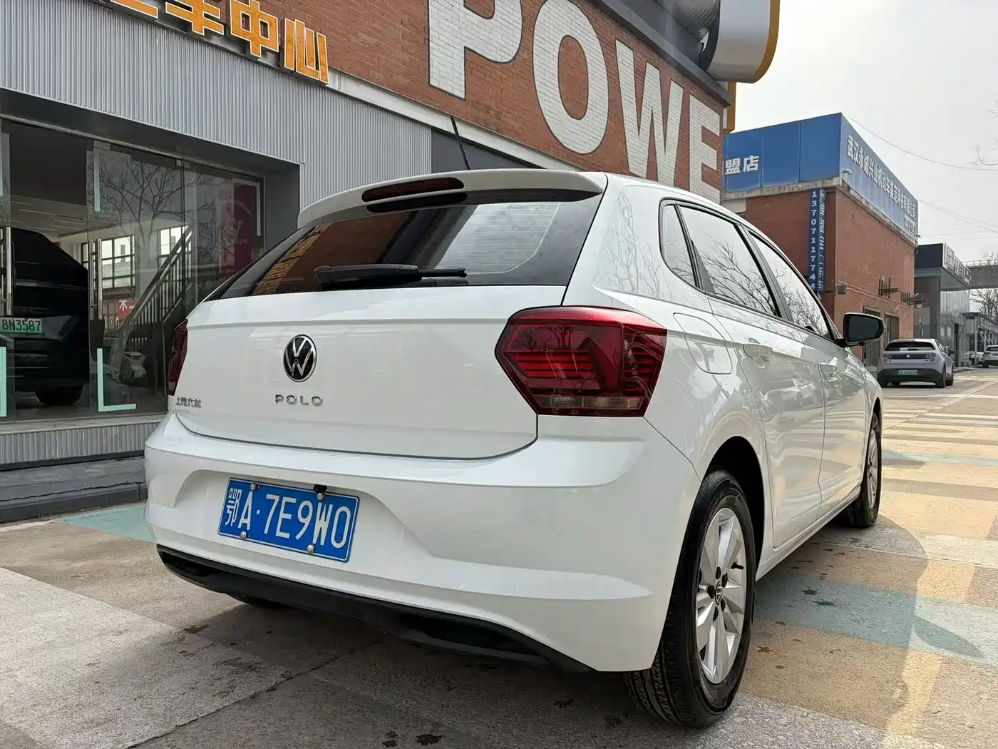 VOLKSWAGEN POLO