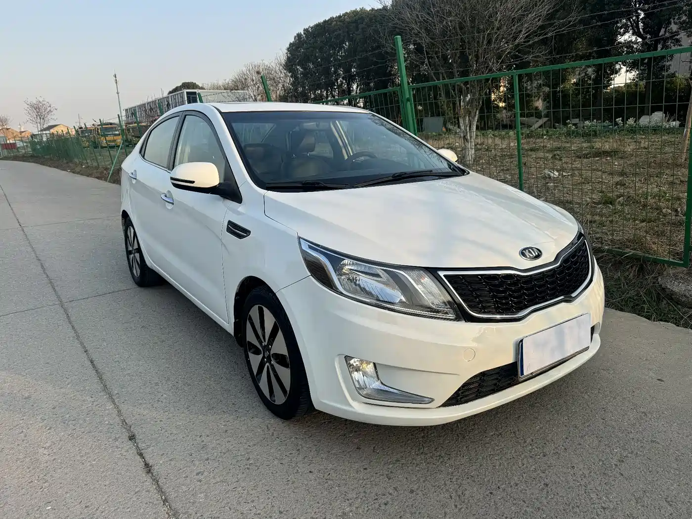 Kia K2 2012 Sedan 1.6L AT Premium Commemorative Edition фото 3