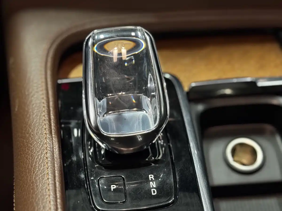 Photo 13 - Volvo S90