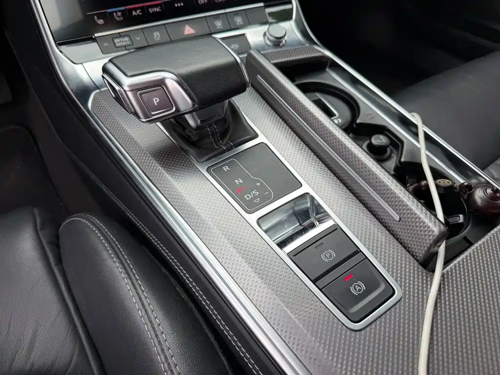 Фото 9 - Audi A6L