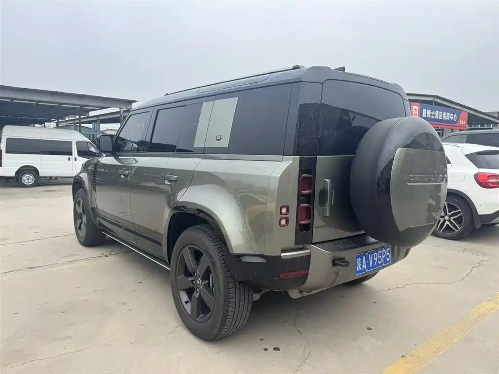 Land Rover Defender 2024 110 3.0T P400 X-DYNAMIC HSE фото 5