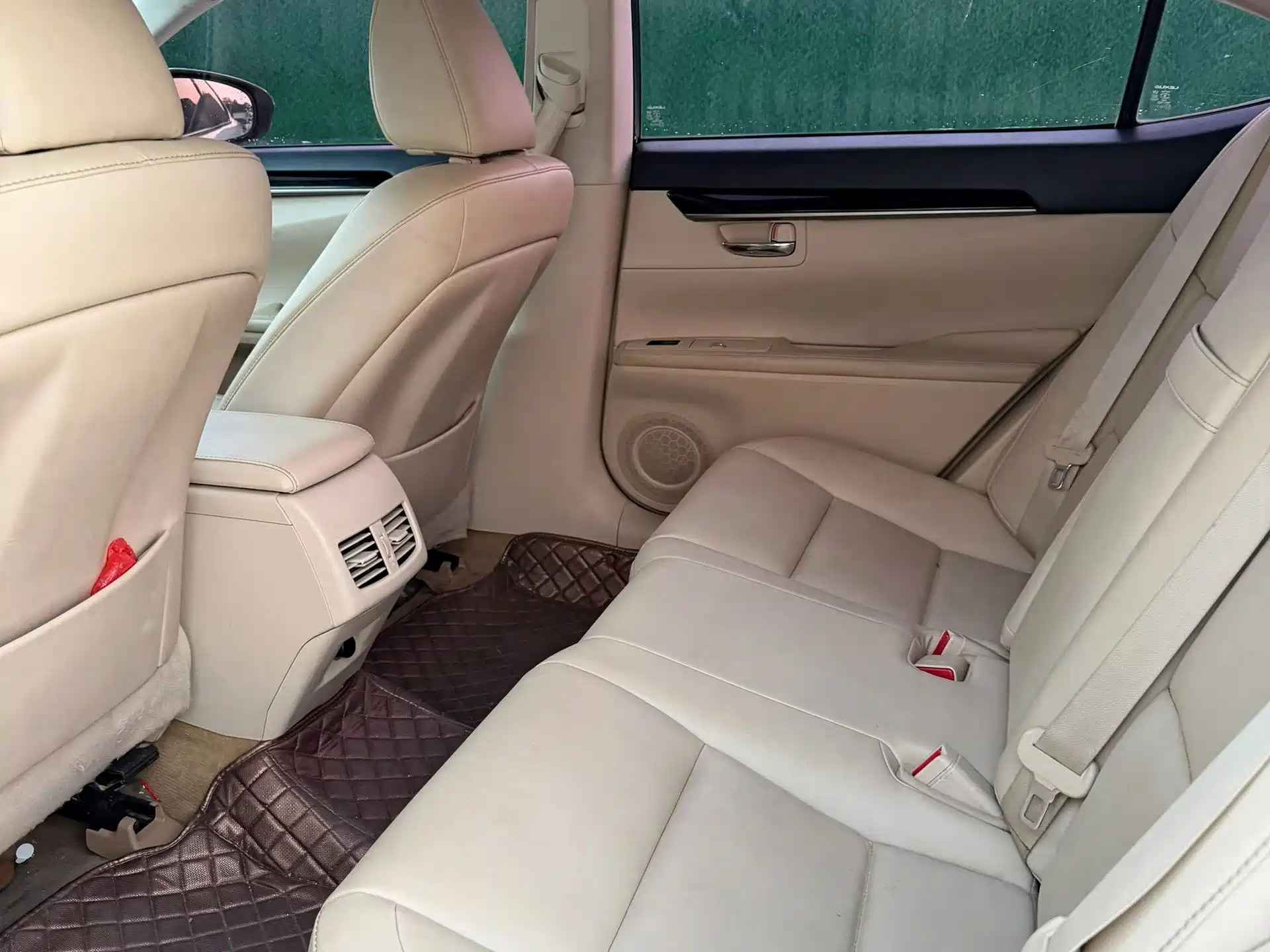Photo 7 - Lexus ES