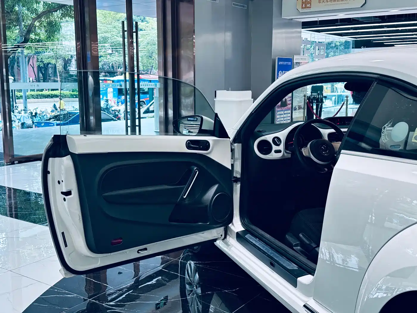 Volkswagen Beetle 2014 1.4TSI Fashion Edition фото 17