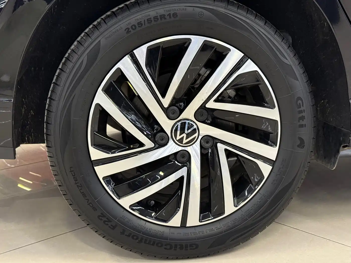 Volkswagen Lavida 2023 1.5L Automatic Starlight 5 Million Edition фото 23