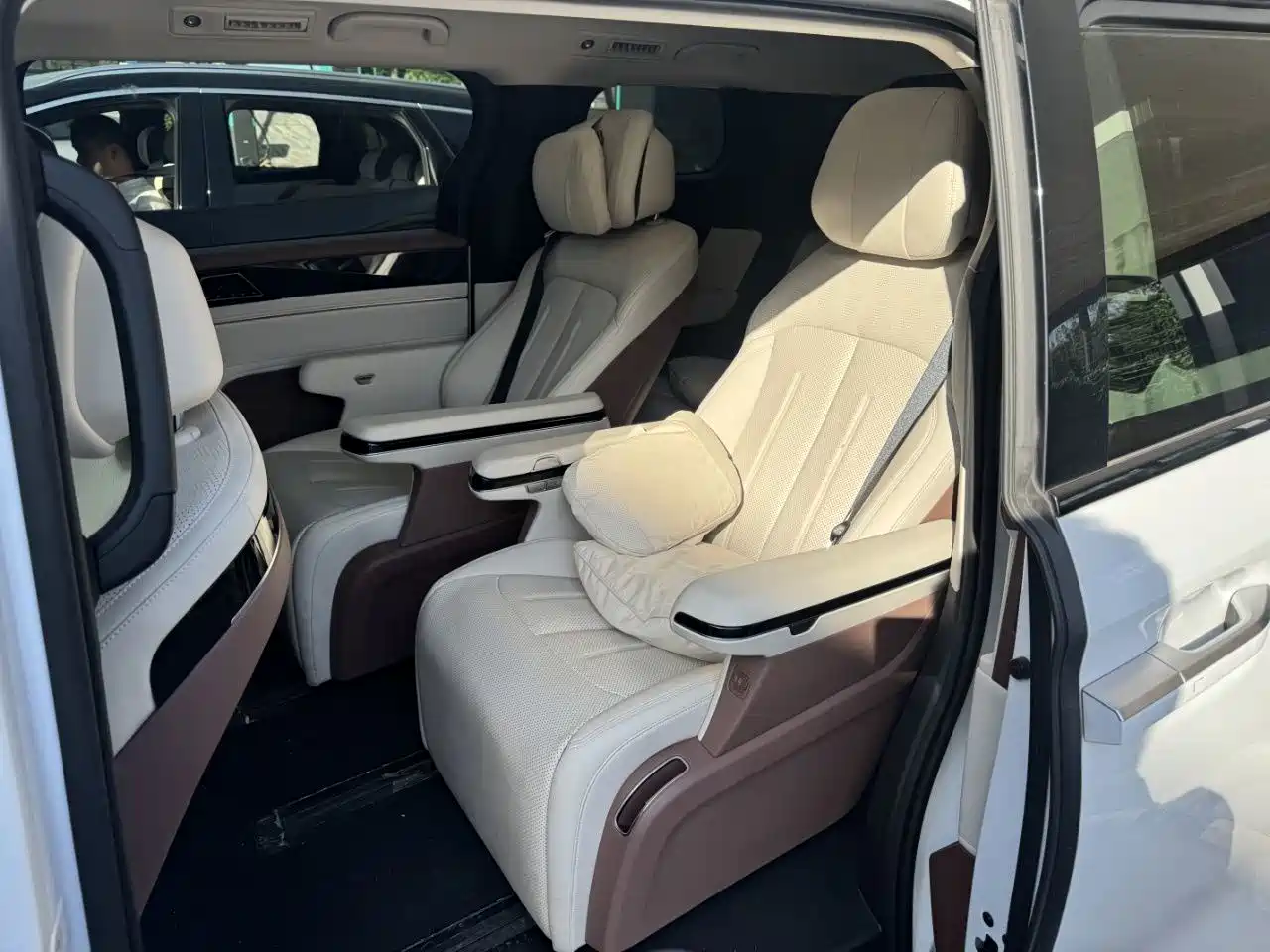 BYD Xia 2025 2025 DM-i 1.5T 180km Surpass Edition