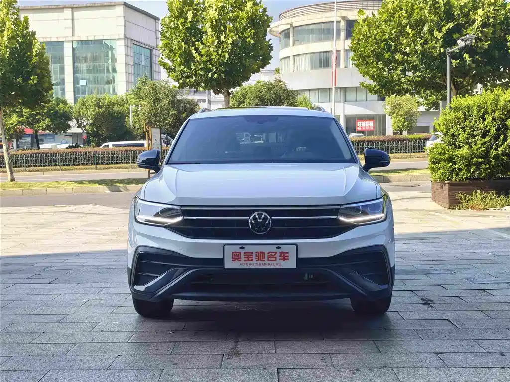 Volkswagen Tiguan, миниатюра 2