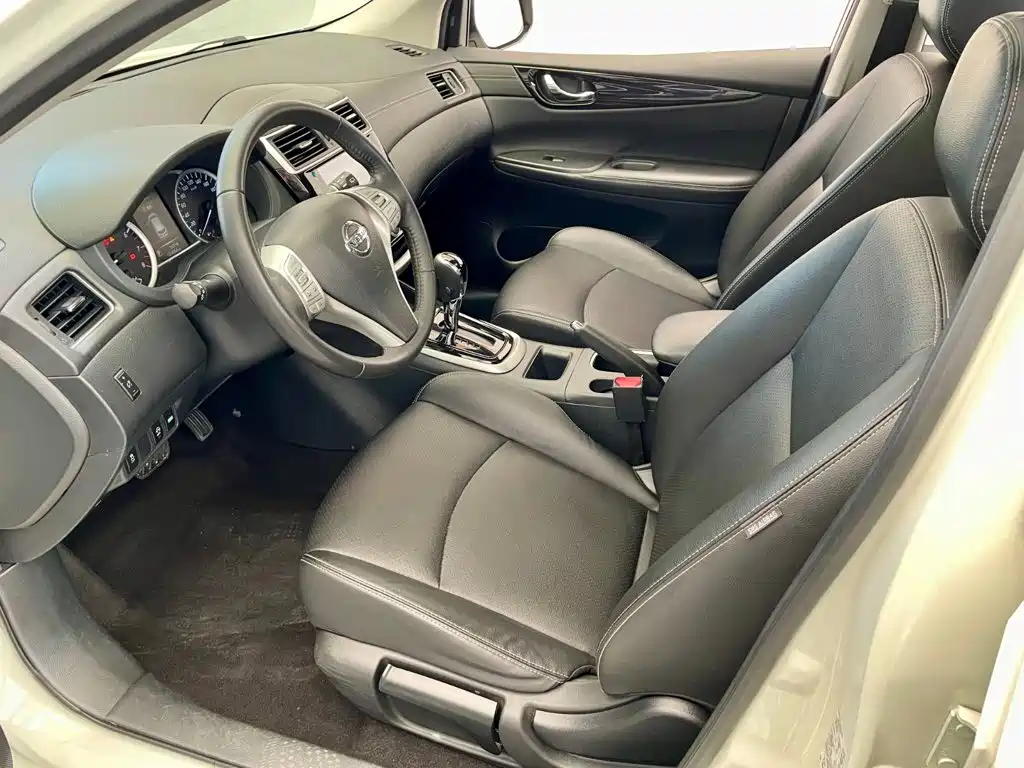 Photo 6 - Nissan Tiida