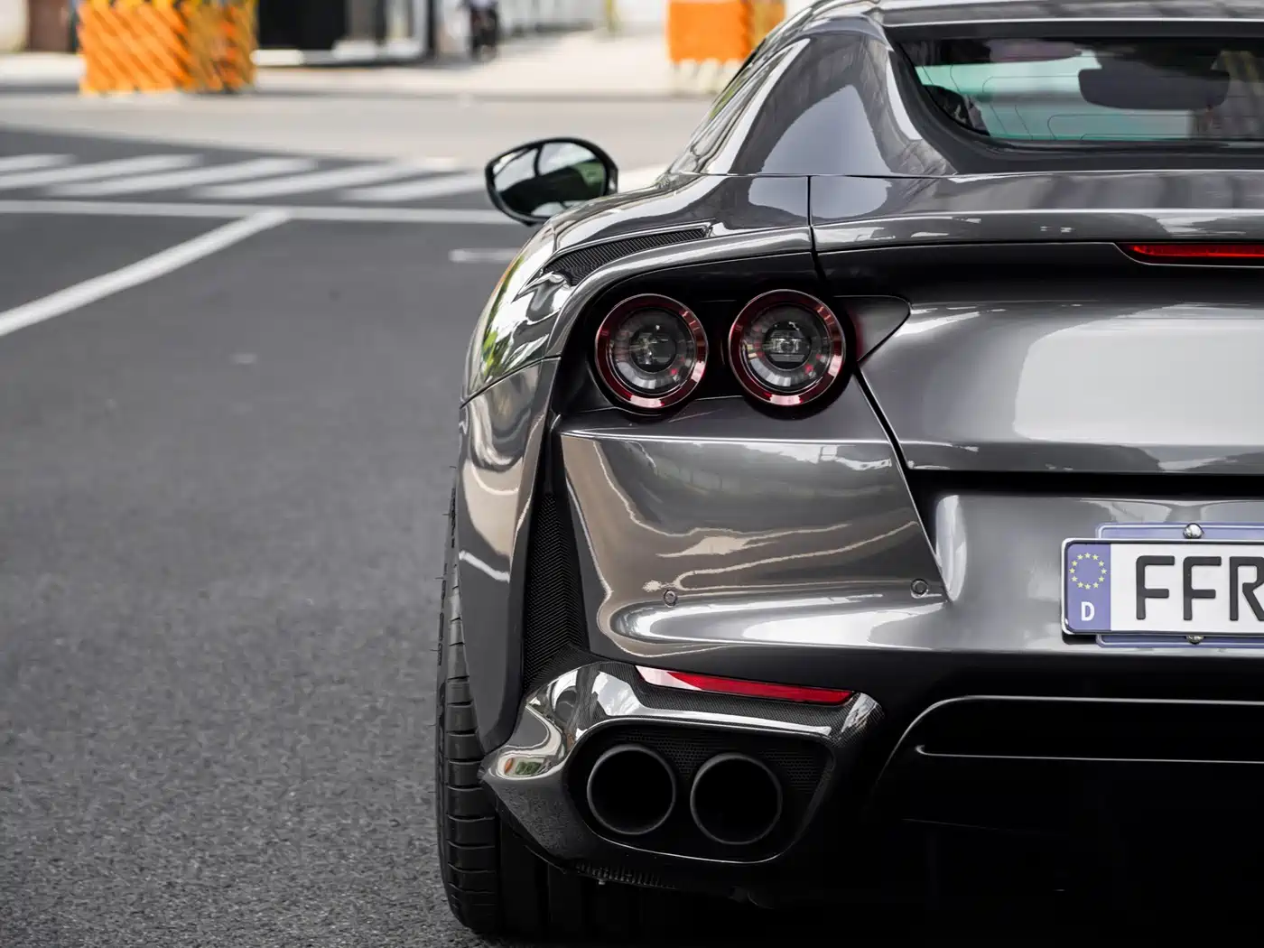 Photo 25 - Ferrari 812
