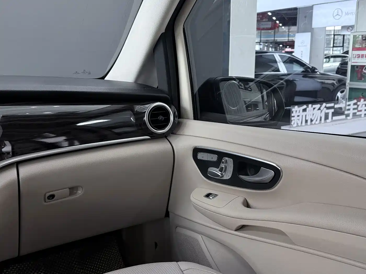 Mercedes-Benz V-Class 2017 2016 V 260 Navigator